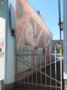 851007 Afbeelding van de muurschildering 'De Stal' op de zijgevel van het pand Tulpstraat 17 ('De Stal') te ...